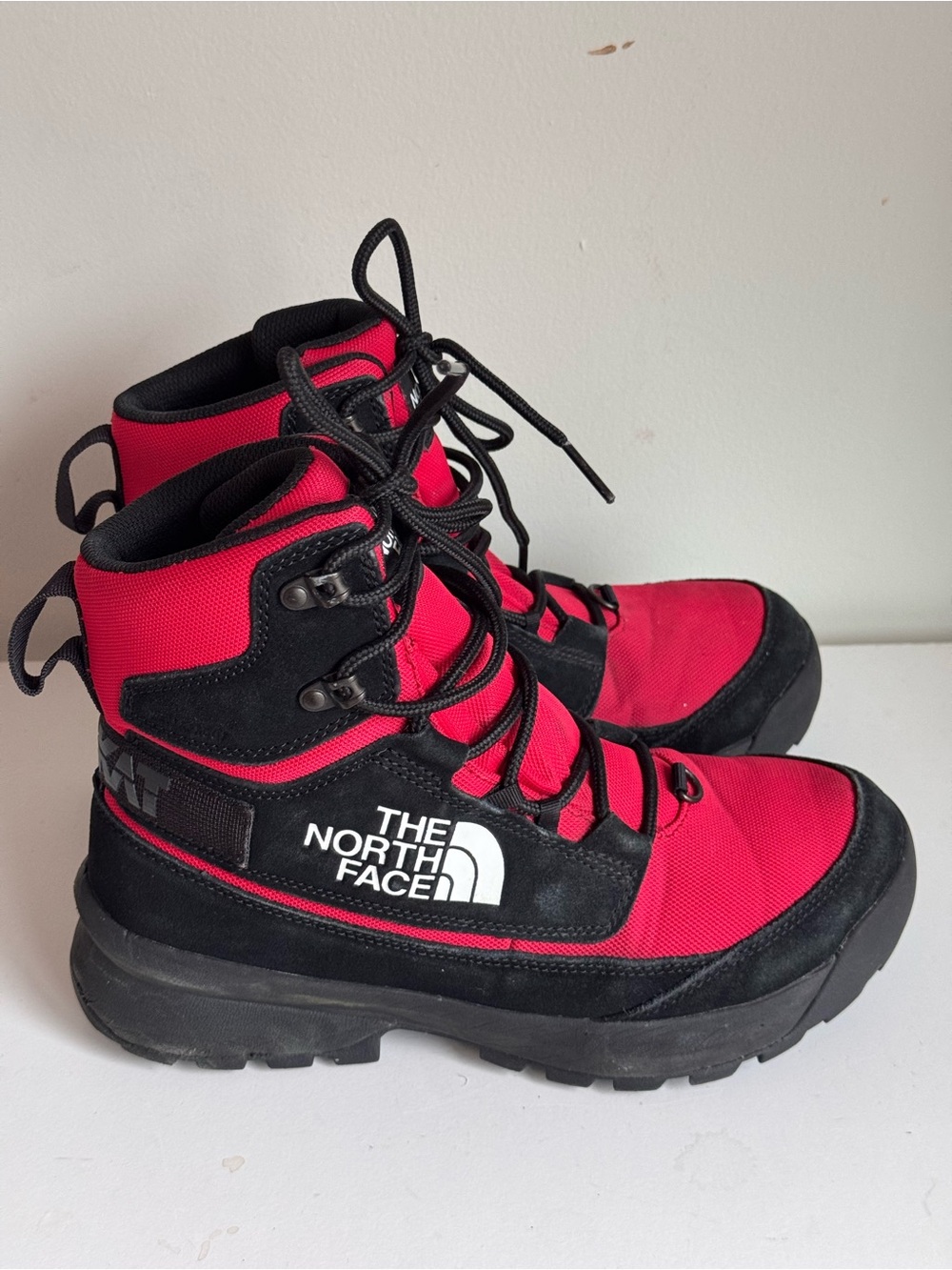 The North Face Chilkat Red/Black Insulated Winter Boots Men’s 7.5 Waterproof